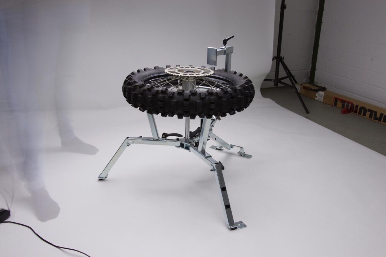 MX Motocross Reifenmontiergerät EVOSCORP aufgebaut