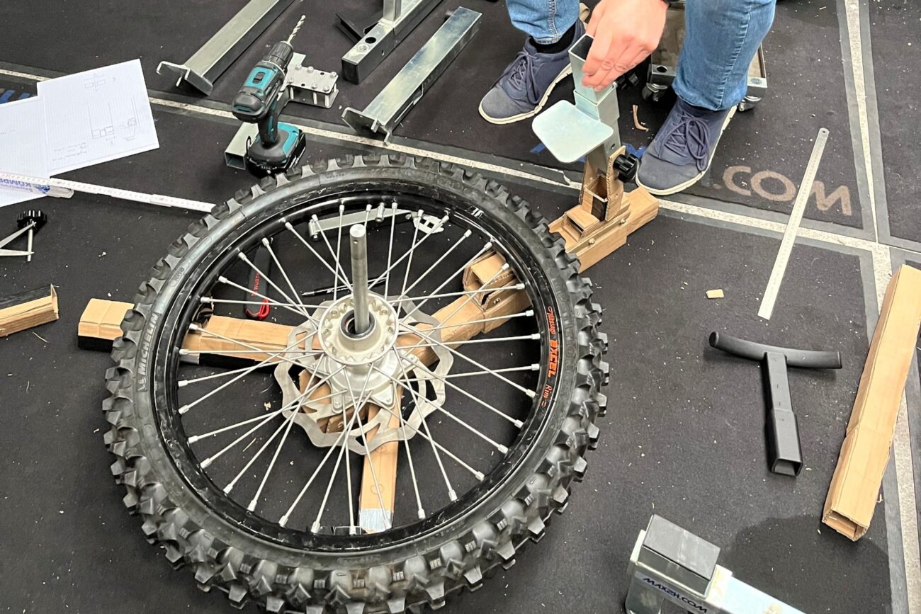 Modellaufbau Reifenmontiergerät EVO3