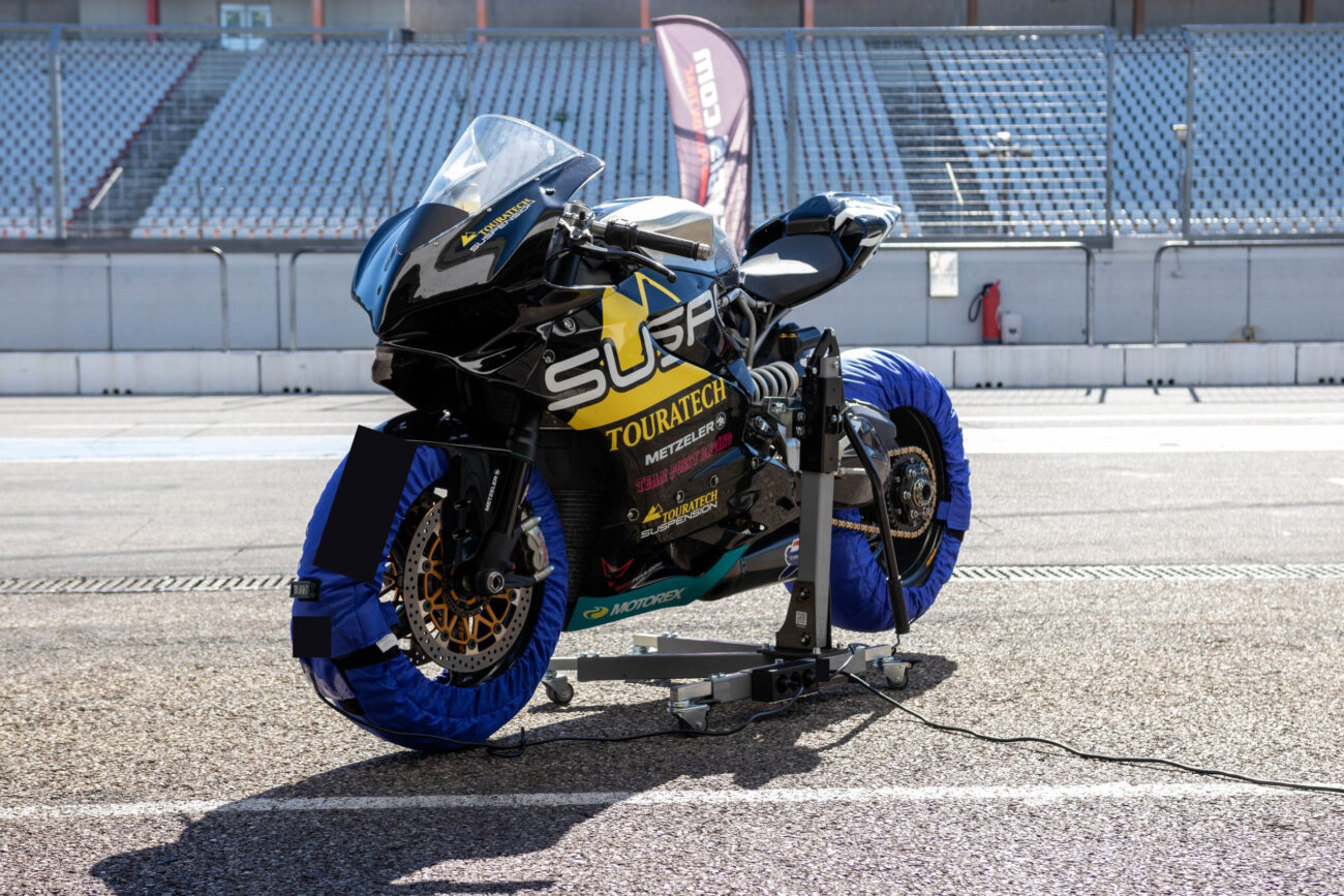 EVOLIFT mit Ducati Panigale in Boxengasse